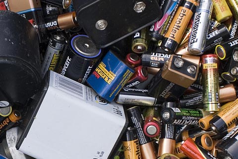 宝马旧电瓶回收价格√锂电池正极回收价格-动力电池回收设备